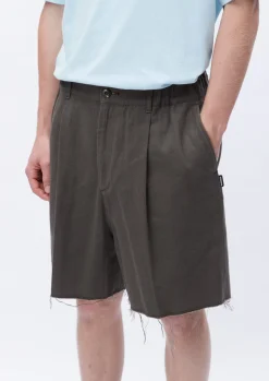 Tuck Short Pants
